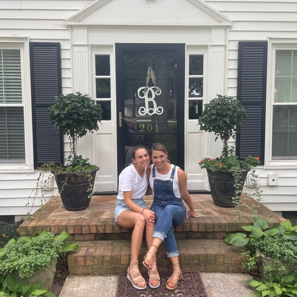 Meet your Posher, Katherine - Picture 2 of 8